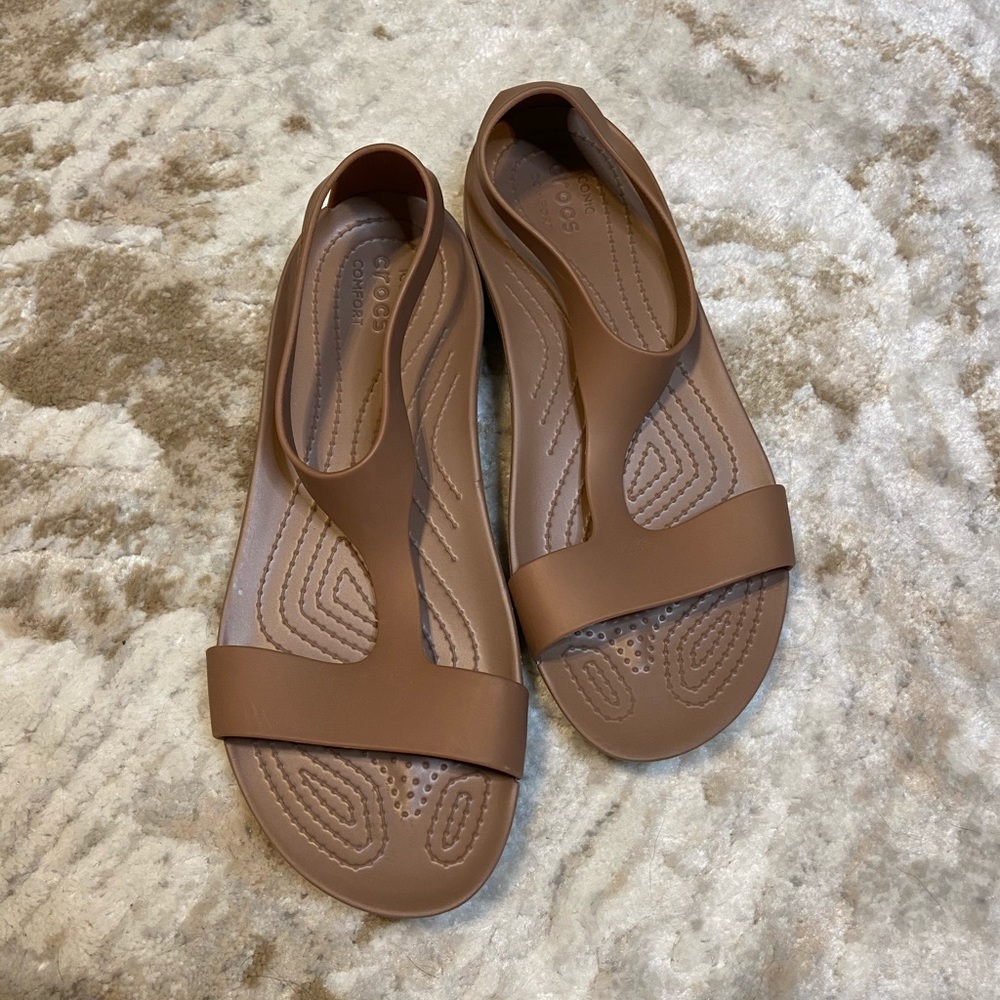 Like New Women’s Crocs Serena Sandals Bronze Sz 9